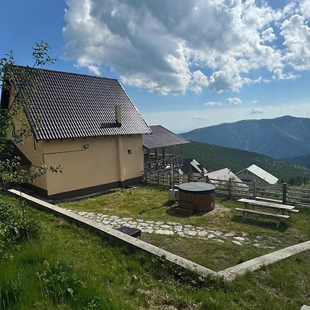 Lupul Dacic Ranca Exterior foto